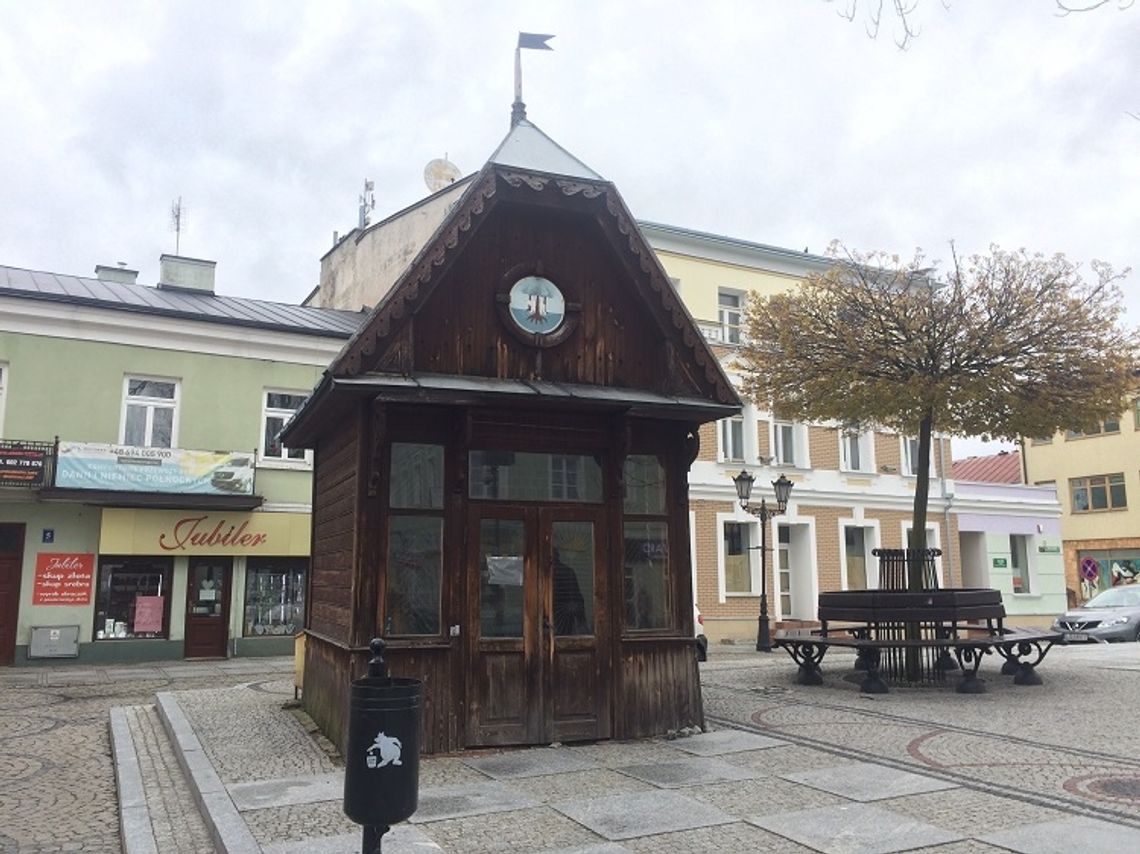 Zabytkowy, drewniany kiosk na Placu Łuczkowskiego - znowu do wzięcia. 