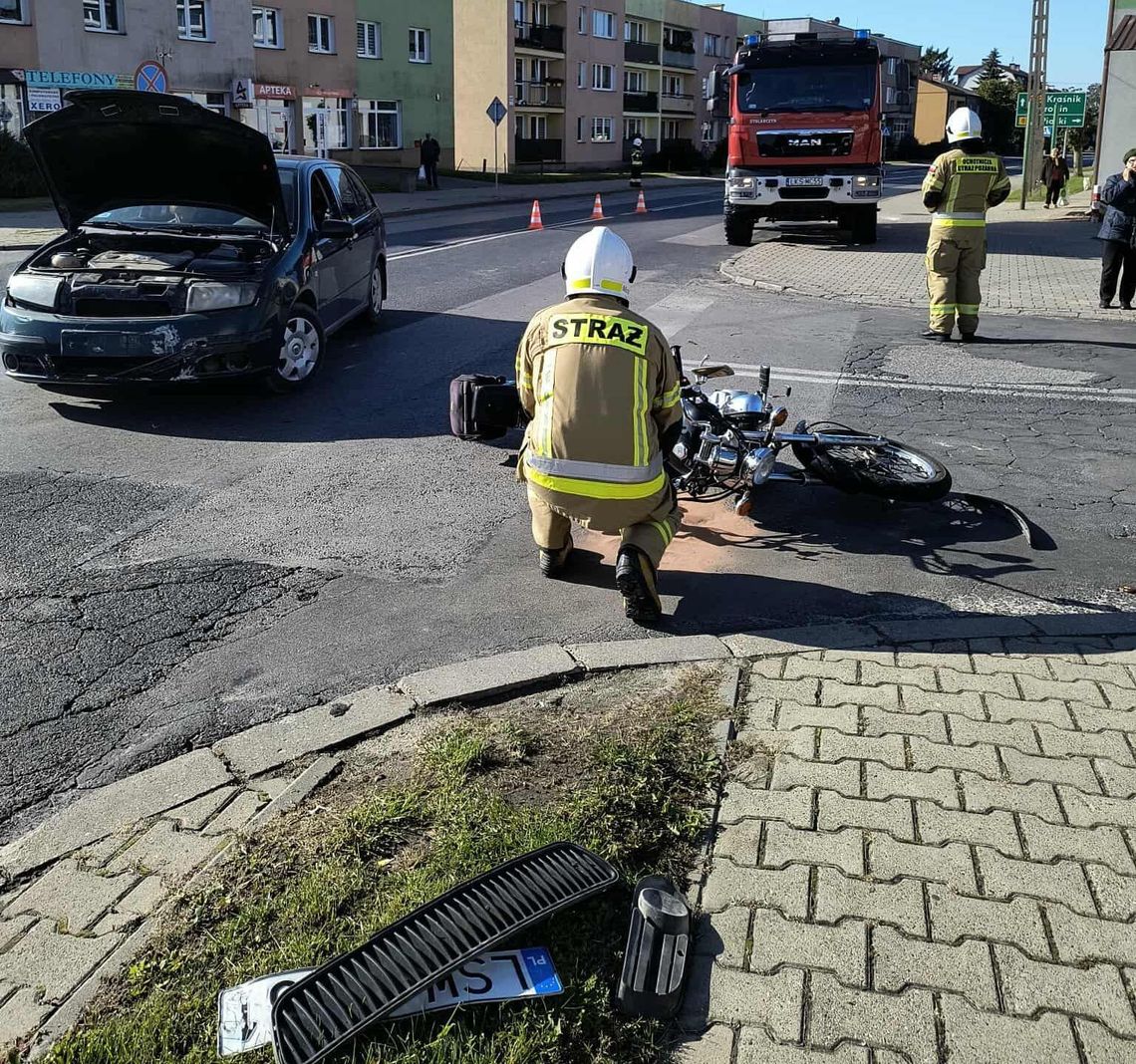 Zderzenie na skrzyżowaniu w Żółkiewce. Motocyklista poszkodowany Zderzenie na skrzyżowaniu w Żółkiewce. Motocyklista poszkodowany