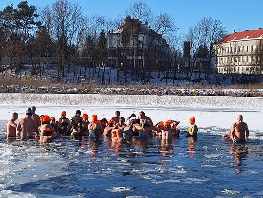 Zimna woda niestraszna Krasnostawskim Karpion [GALERIA ZDJĘĆ]