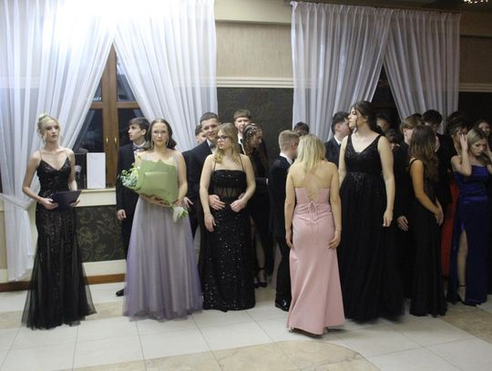 Studniówka uczniów IV LO w Chełmie [GALERIA ZDJĘĆ]