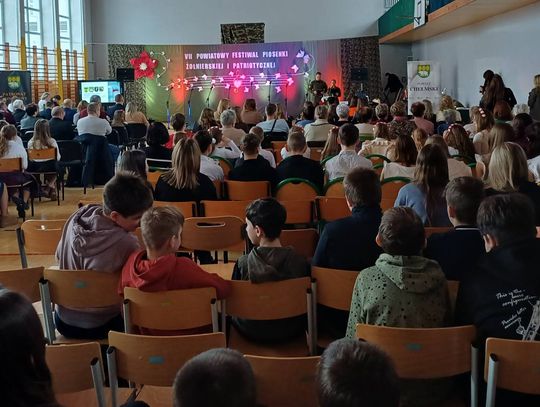 Powiatowy Festiwal Piosenki Żołnierskiej i Patriotycznej już po raz siódmy. Muzyczne i patriotyczne święto w liceum w Dubience