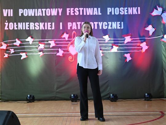 VII Powiatowy Festiwal Piosenki Żołnierskiej i Patriotycznej w LO w Dubience [GALERIA ZDJĘĆ]