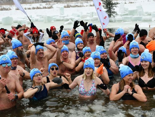 Miłość do zimna łączy ich od dekady. Jubileuszowy zlot morsów u Krasnostawskich Karpi [GALERIA ZDJĘĆ]
