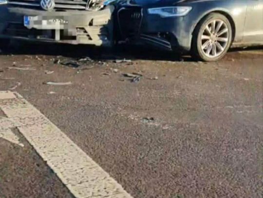 Audi wjechało w radiowóz. Troje policjantów w szpitalu [ZDJĘCIA]
