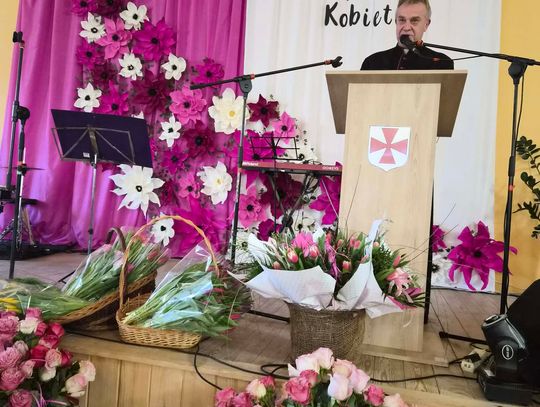 Gm. Izbica. Medale dla mieszkanek aktywnie wspierających gminę [GALERIA ZDJĘĆ]