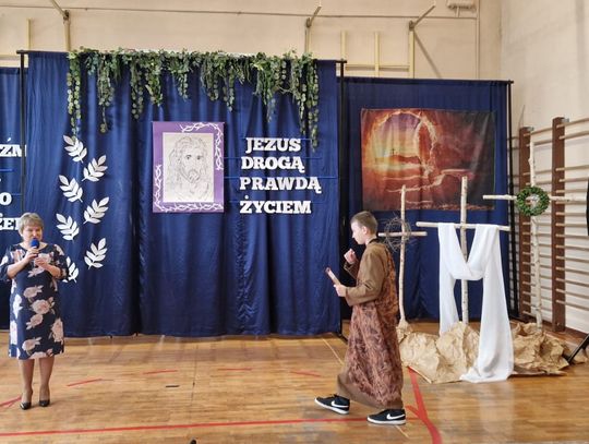 Misterium Męki Pańskiej w Zespole Szkolno-Przedszkolnym nr 3 w Chełmie [GALERIA ZDJĘĆ]