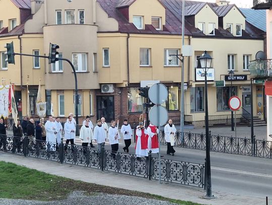 Niedziela Wielkanocna. Rezurekcja w parafii pw. Rozesłania Świętych Apostołów [GALERIA ZDJĘĆ]