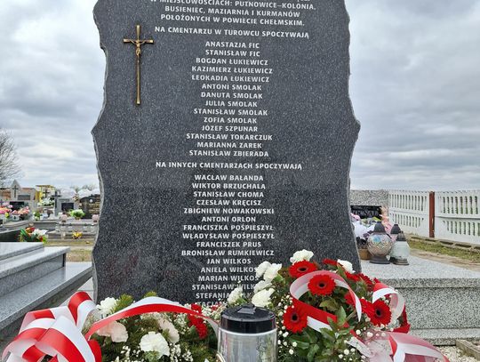 Tablica pamięci i żywa historia regionu. Na cmentarzu w Turowcu o tragicznej historii sprzed 82 lat [GALERIA ZDJĘĆ]