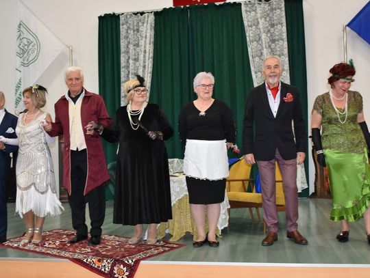 Premiera spektaklu "Śluby panieńskie" w wykonaniu aktorów Teatru Miniatur UTW [GALERIA ZDJĘĆ]