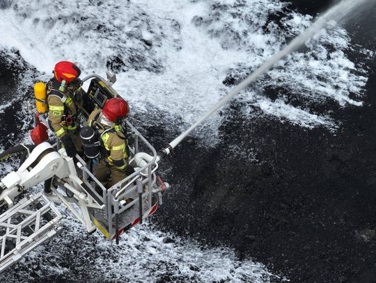 Pożar przy ulicy Fabrycznej w Chełmie. Akcja gaśnicza strażaków [GALERIA ZDJĘĆ]