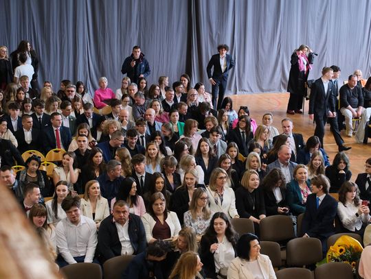Pożegnanie maturzystów w I LO w Chełmie [GALERIA ZDJĘĆ]