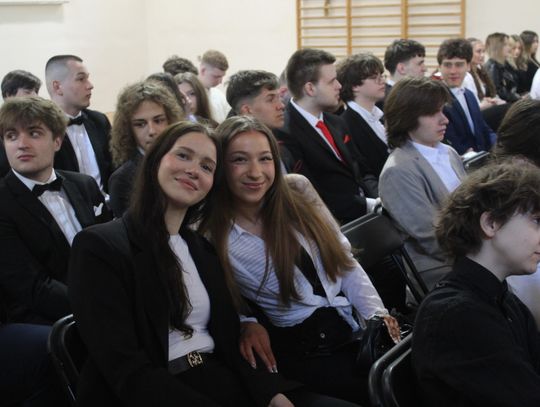 Pożegnanie maturzystów w IV LO w Chełmie [GALERIA ZDJĘĆ]
