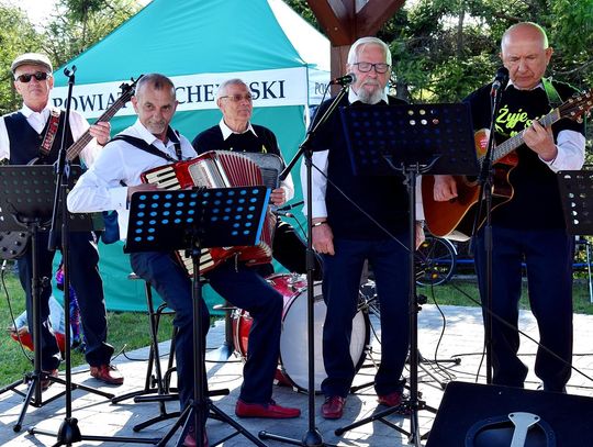 Radosna Majówka w Okszowie. Śpiewy, tańce i  miła atmosfera [GALERIA ZDJĘĆ]