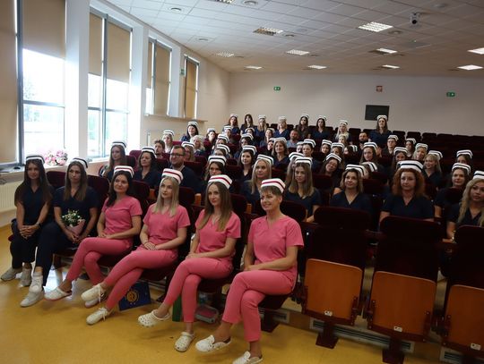 Czepkowanie absolwentów kierunków Pielęgniarstwo i Położnictwo PANS w Chełmie [GALERIA ZDJĘĆ]