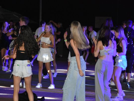 Dance Party w Wojsławicach. Letni wieczór z muzyką i tańcem na molo [ZDJĘCIA]